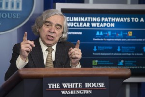 Photo: le secrétaire à l'Energie Ernest Moniz contribue à l'effort d'information sur le préaccord de Lausanne/Shawn Thew/AP/Keystone