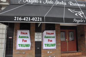 Affiche sur un restaurant à Little Italy, à l'est de Cleveland ©Stéphane Bussard