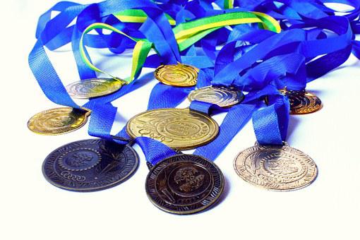 https://blogs.letemps.ch/yvan-henzer/wp-content/uploads/sites/81/2022/07/medailles.jpg